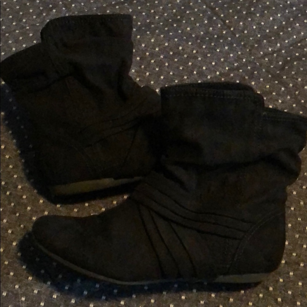 Black pleated ankle boots